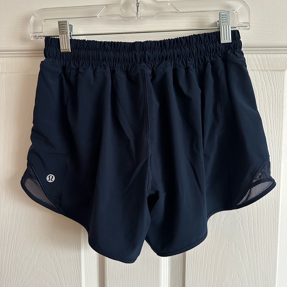 Lululemon hotty hot low rise lined 4” short